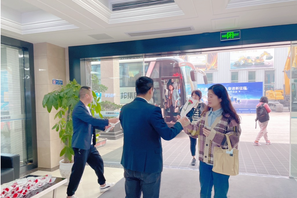 獻(xiàn)禮3.8節(jié)|勇做攀登者，奮進(jìn)新未來(lái)