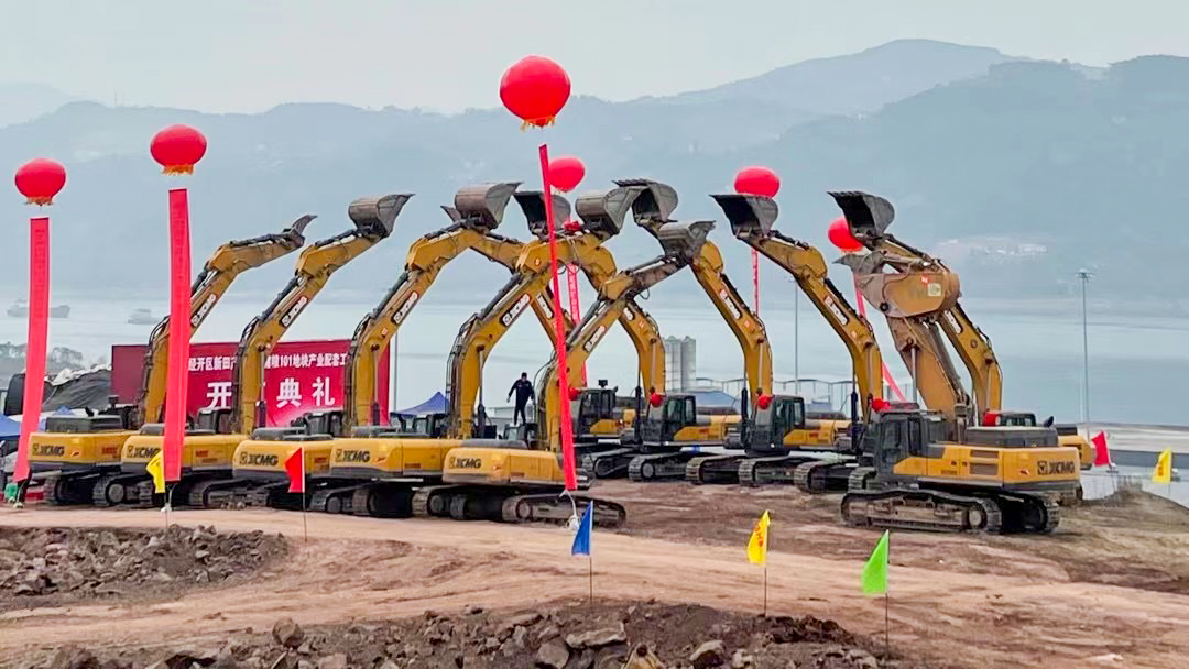 通江達(dá)海！徐工挖機(jī)助力萬州現(xiàn)代物流樞紐港建設(shè)